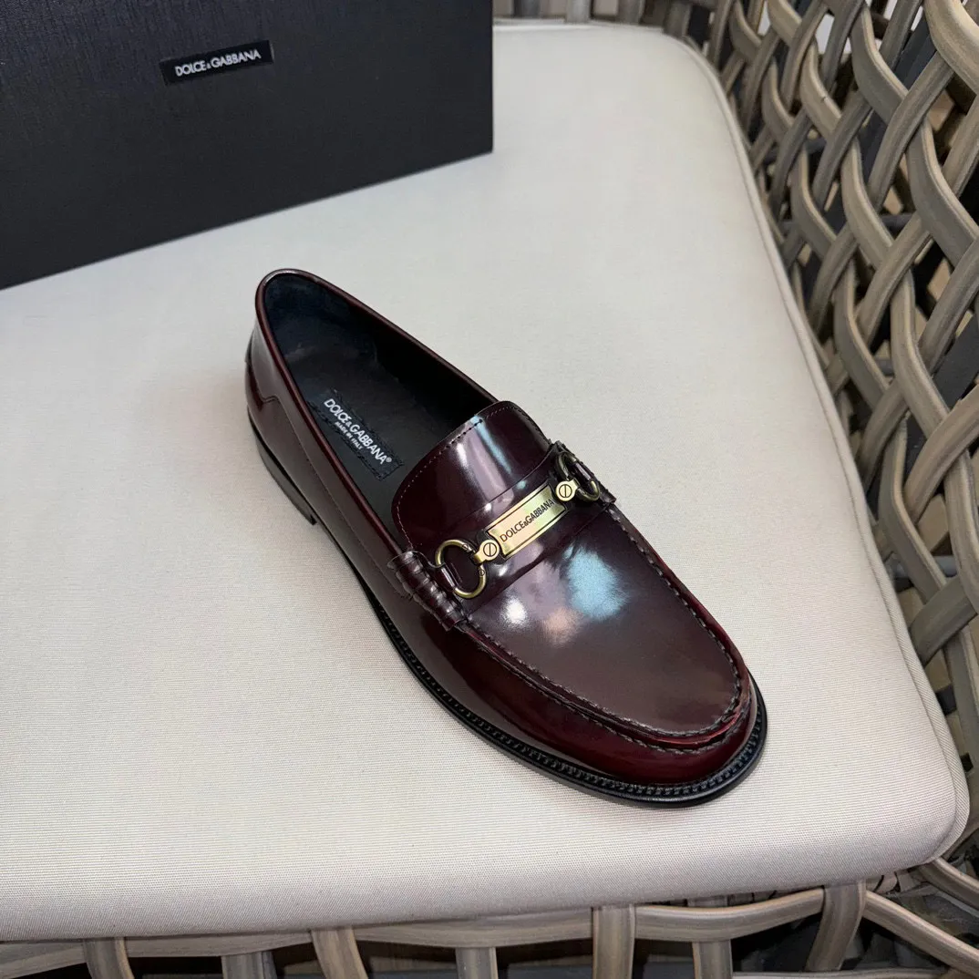 💰¥960 D&G cowhide moccasin loafers for men｜Embellished with DG hardware nameplate｜Made of imported calfskin｜Retro and shiny texture complement each other｜Release charming tones to outline a confident posture｜Imported calfskin + cowhide lining + Italian leather outsole Size: 39-44 (38.45 custom-made)